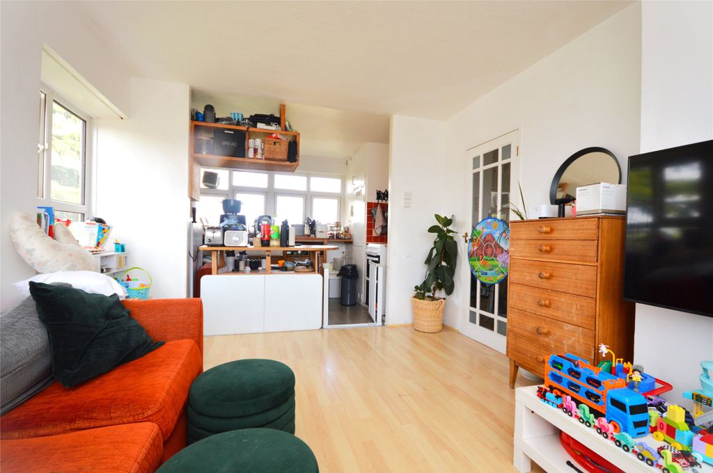 Property photo 3 of 11 Picture No. 01