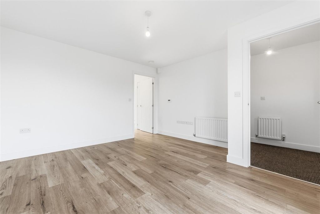 Property photo 2 of 20 44 Bayes Ave 5.Jpg