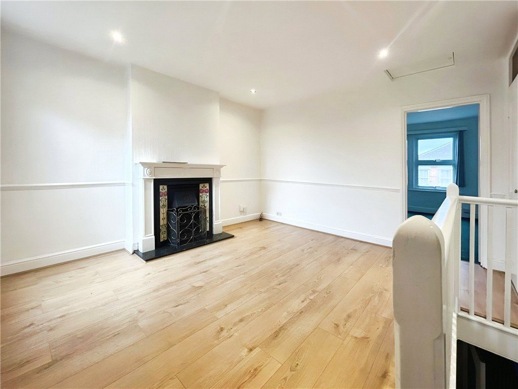 Property photo 2 of 5 Reception