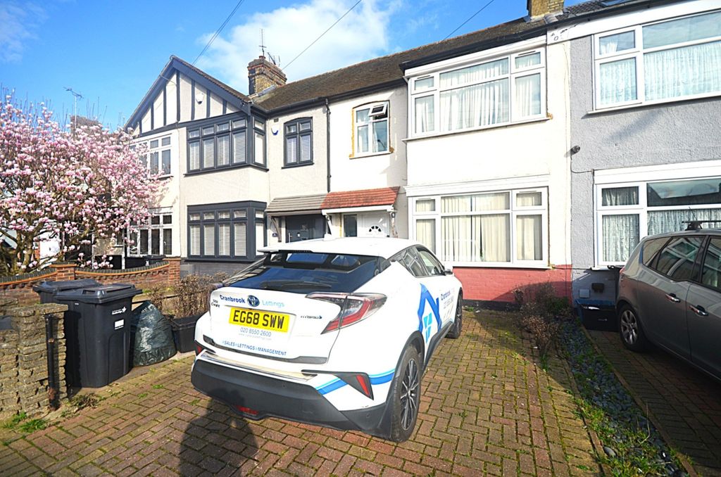 Property photo 1 of 16 Three Bedroom Terraced House To Rent Craven Gardens, Ilford Ig6