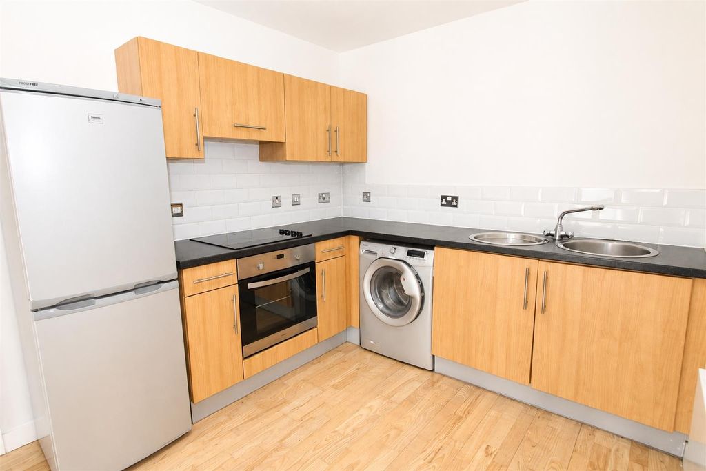 Property photo 2 of 6 Clean Modern Kitchen With Integrated Appliances...