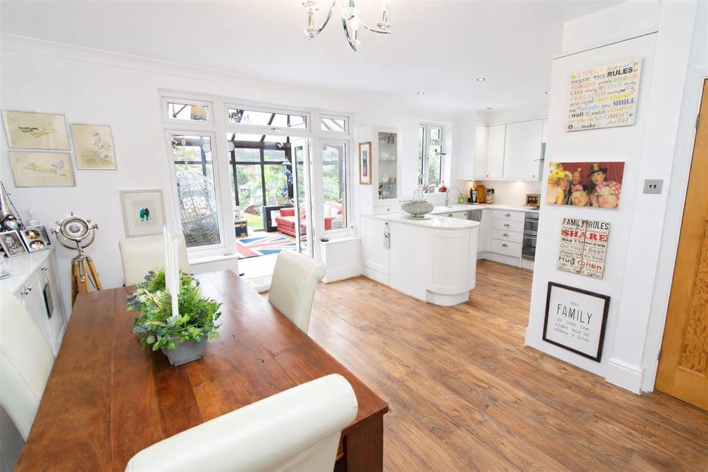 Property photo 2 of 18 Din C.Jpg