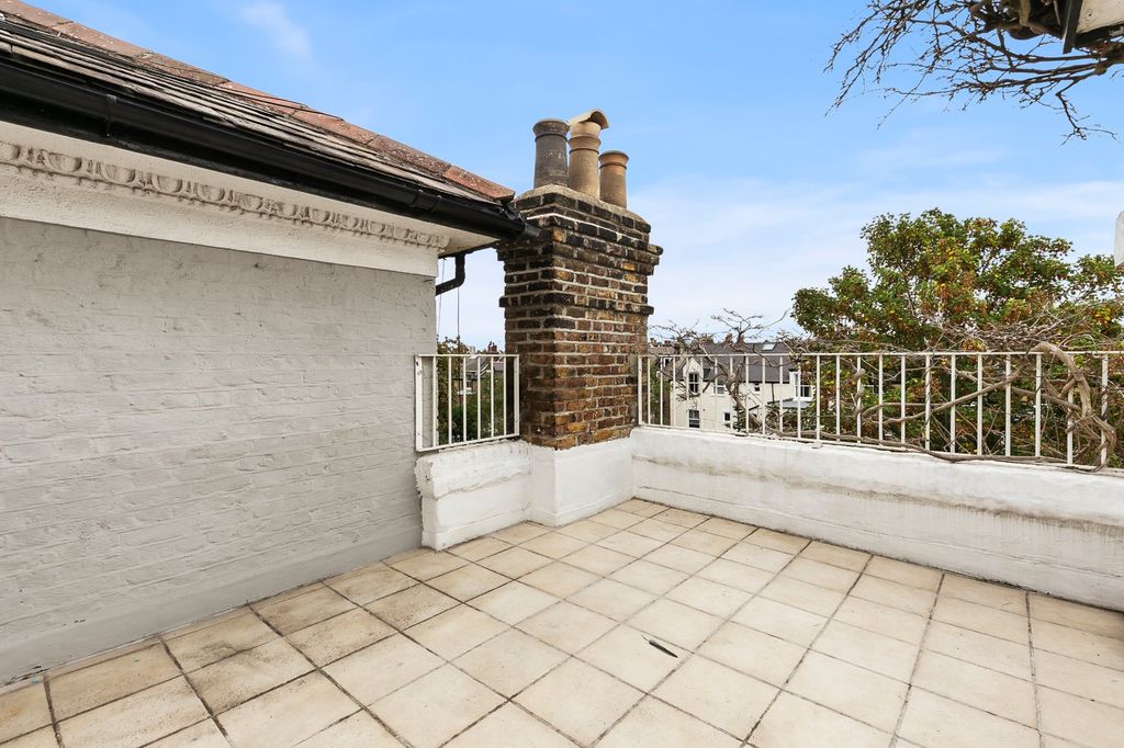 Property photo 2 of 12 Terrace