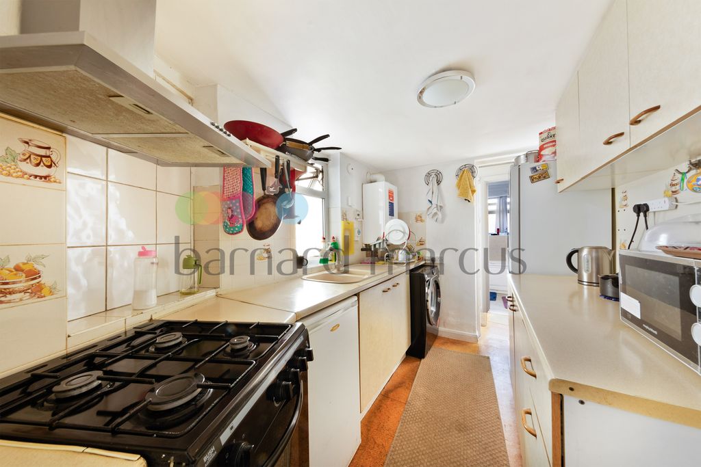 Property photo 3 of 8 Kitchen