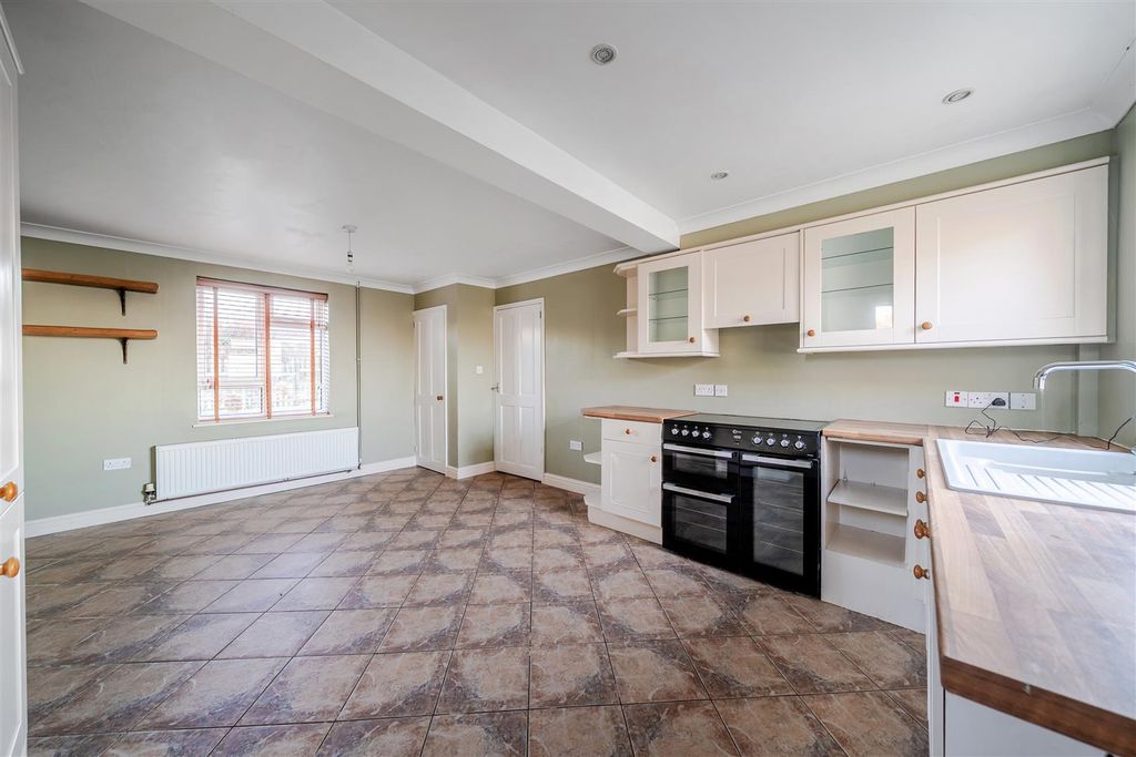 Property photo 3 of 15 Kitchen