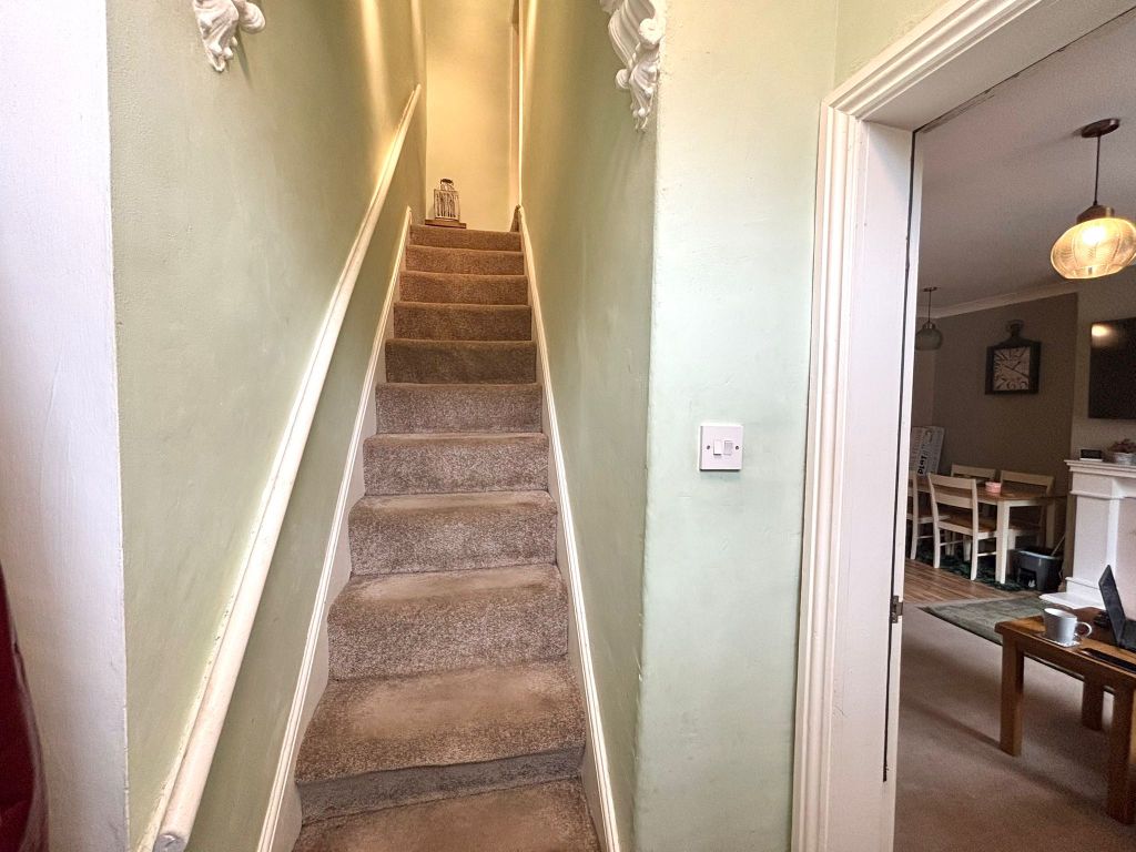 Property photo 2 of 18 Entrance Hall