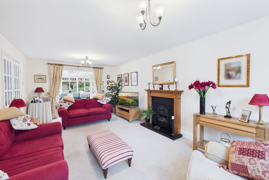 Property photo 3 of 33 Living Room