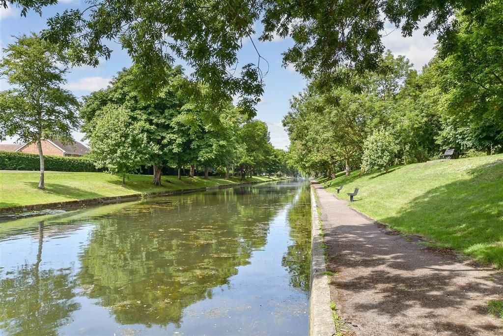 Property photo 3 of 11 Surrounding Area