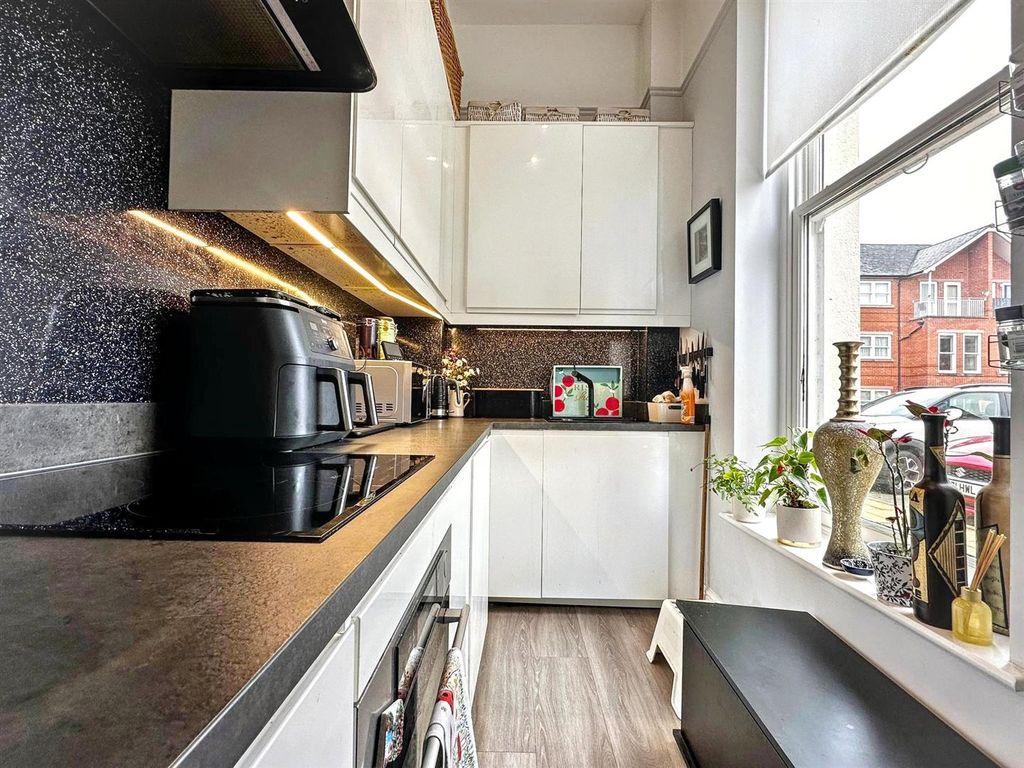 Property photo 2 of 18 Kitchen