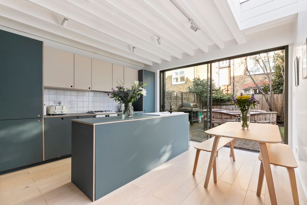 Property photo 2 of 14 Picture No. 17