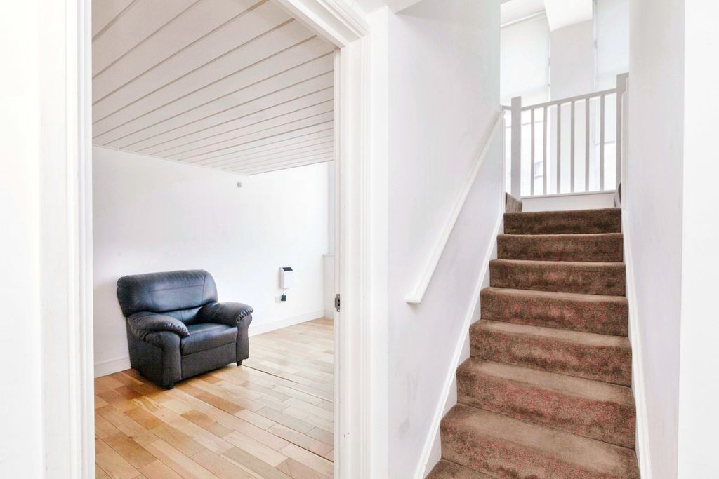 Property photo 2 of 13 Pbox-Img.Jpg