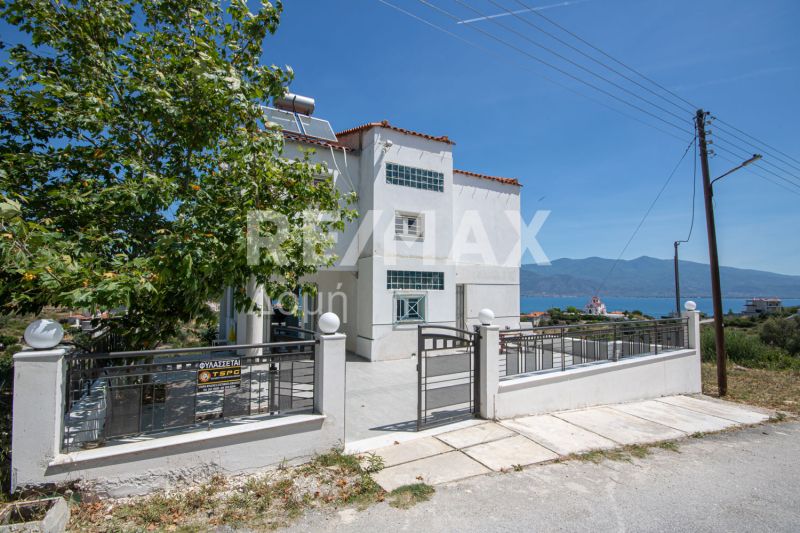 Property photo 1 of 32