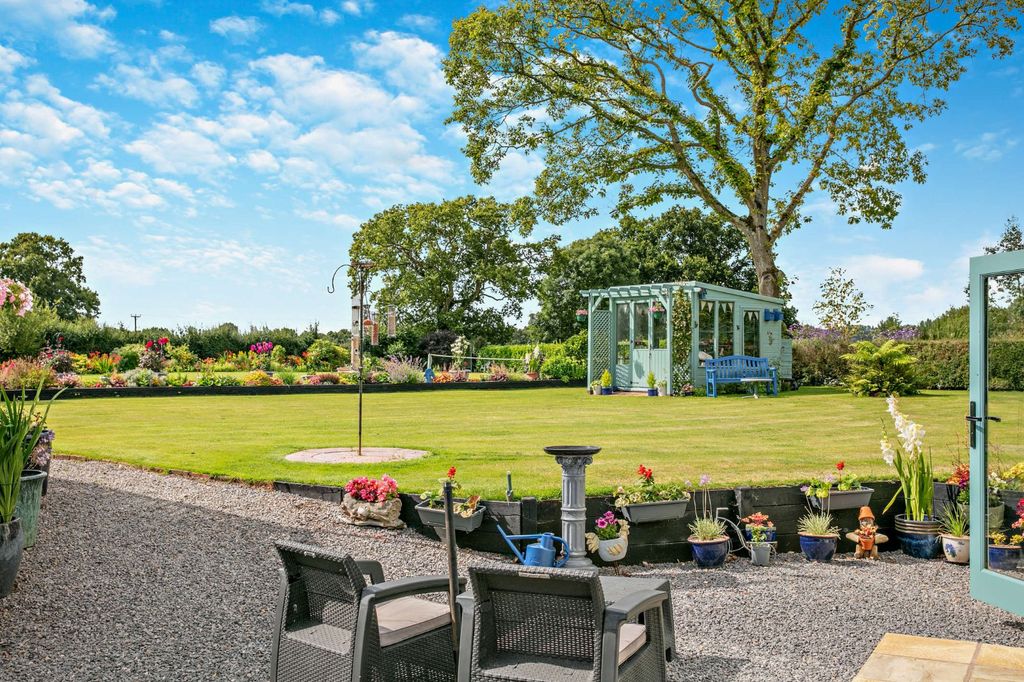Property photo 3 of 32 Gardens