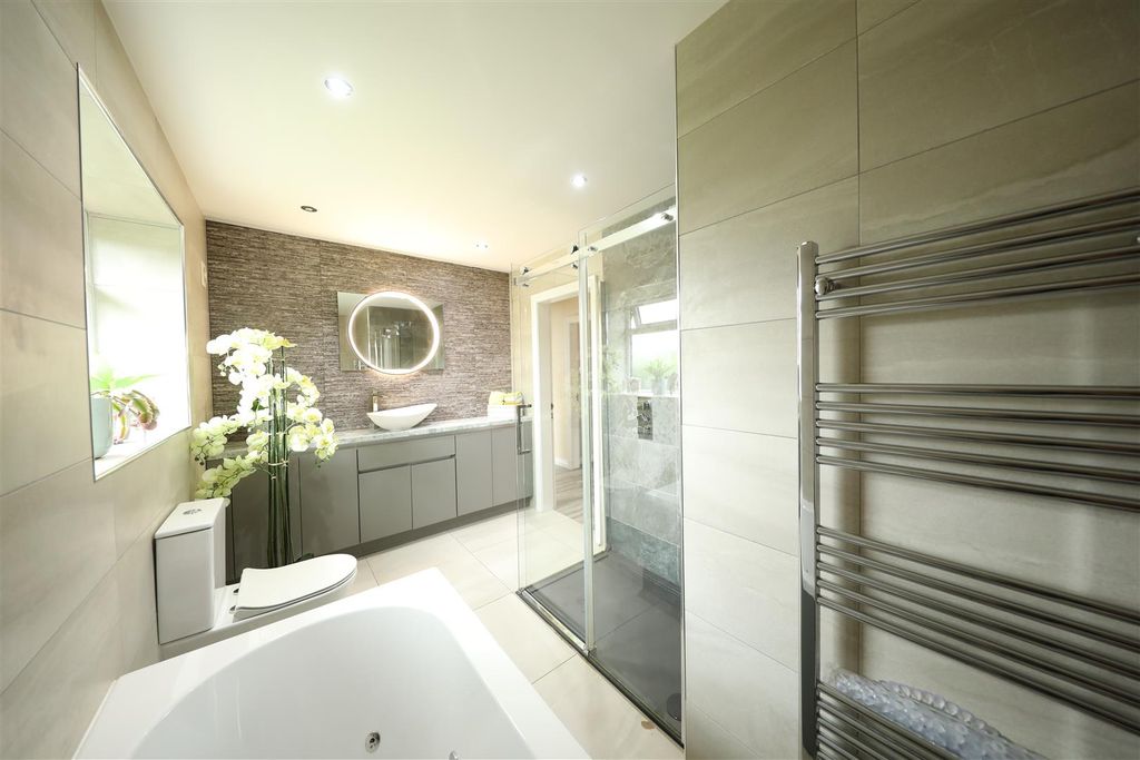 Property photo 3 of 28 Bathroom