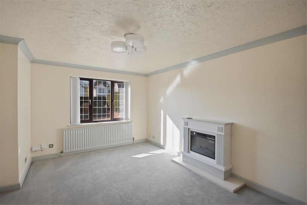 Property photo 2 of 18 Living Room