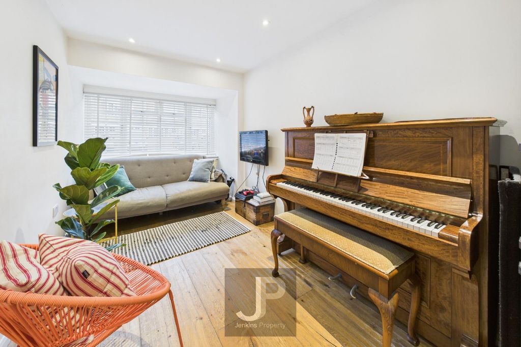 Property photo 3 of 15 Cam01632G0-Pr0221-Still004.Jpg