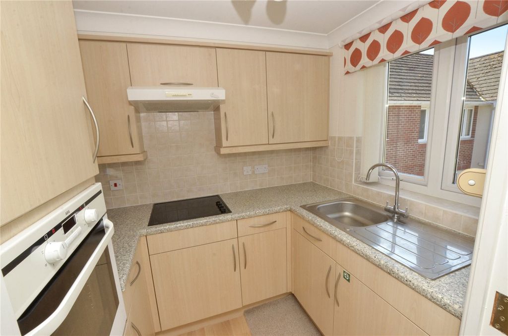 Property photo 3 of 13 Kitchen