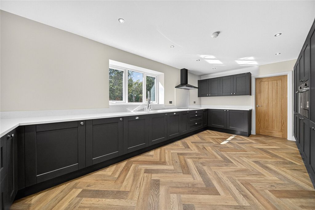 Property photo 3 of 16 Kitchen