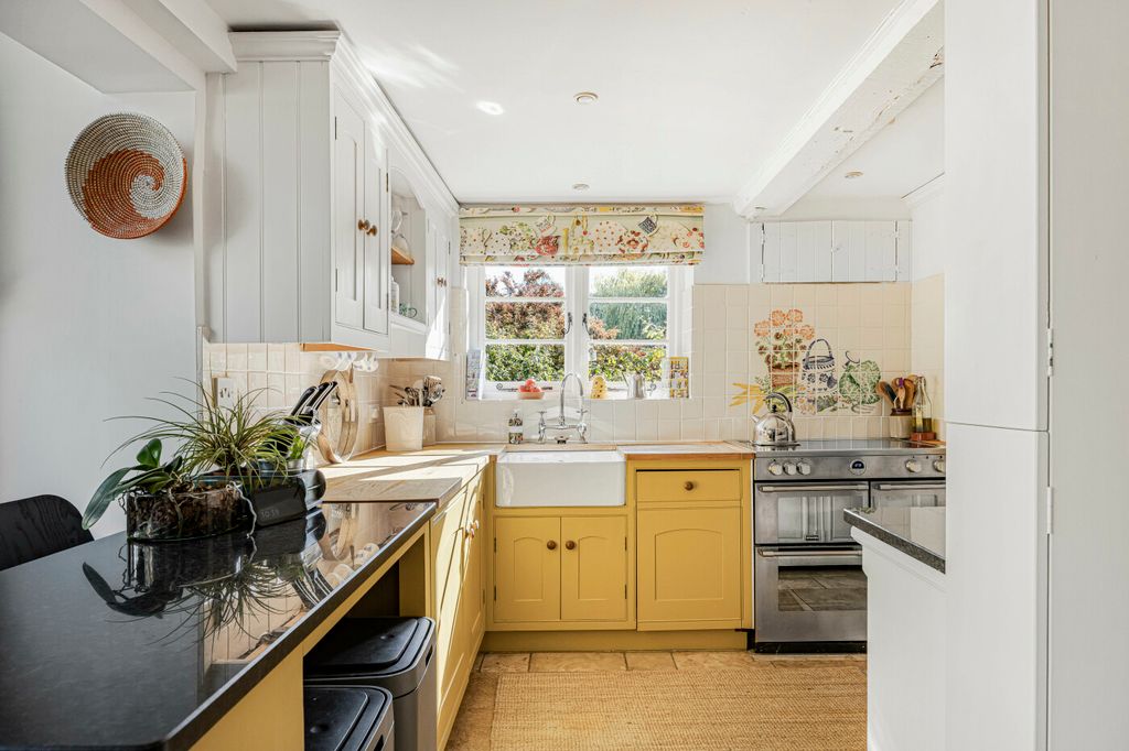 Property photo 3 of 40 Kitchen