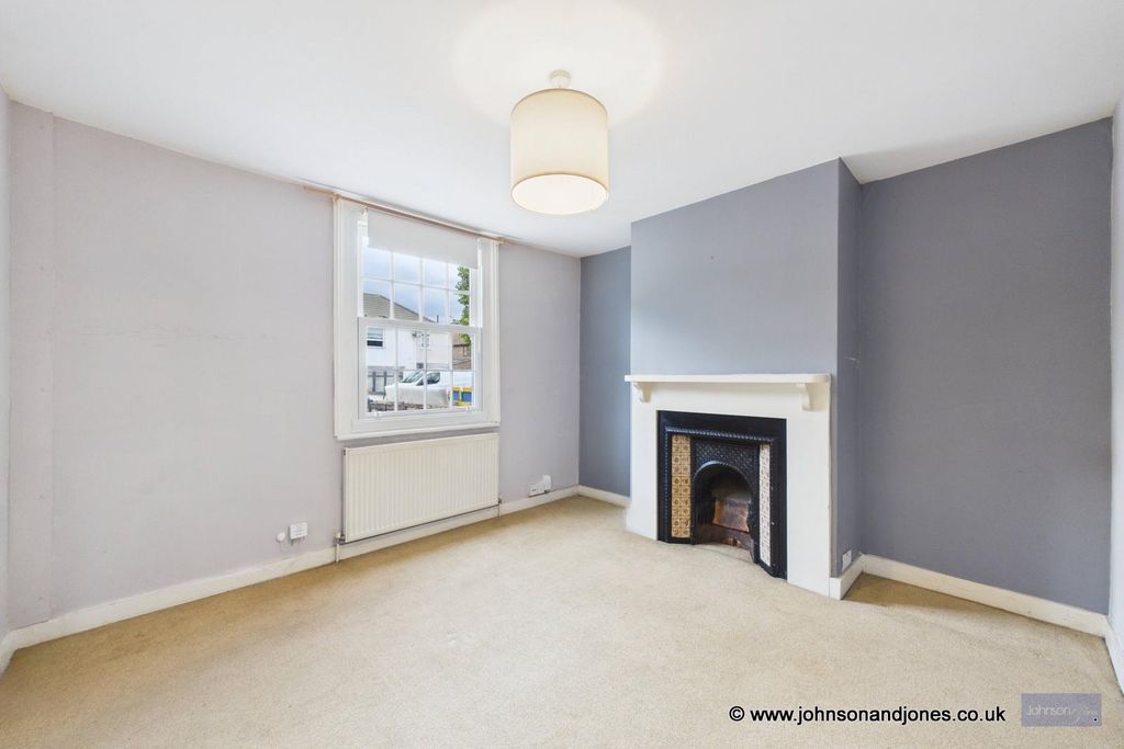 Property photo 2 of 16 2 Lounge.Jpg