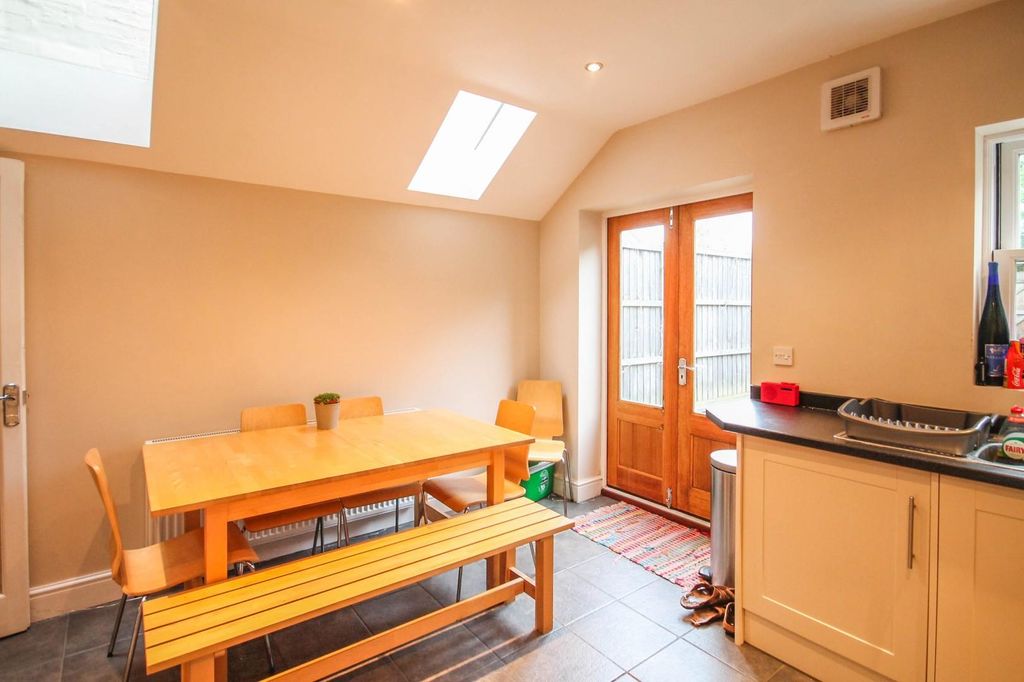 Property photo 3 of 9 Pic-4.Jpg