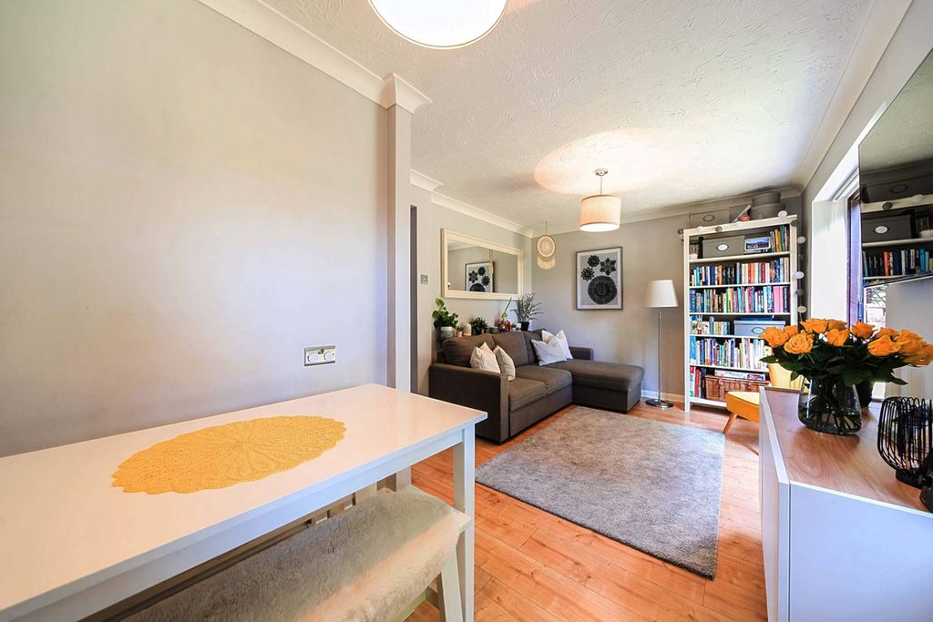 Property photo 3 of 12