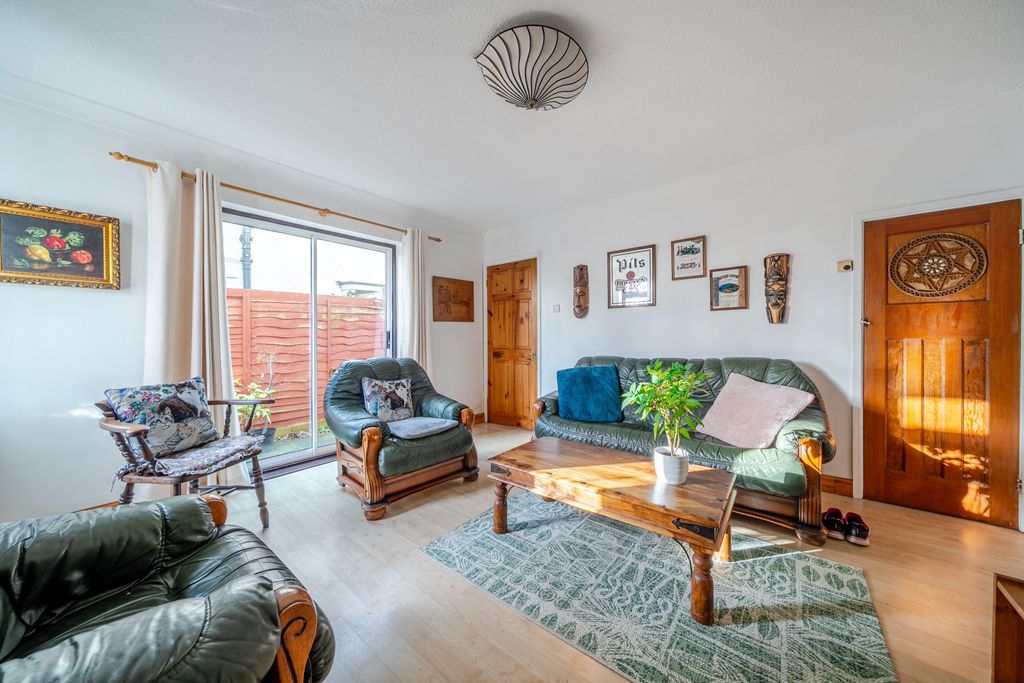 Property photo 2 of 17 Picture No. 28