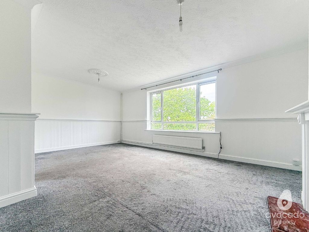 Property photo 3 of 17 5119818