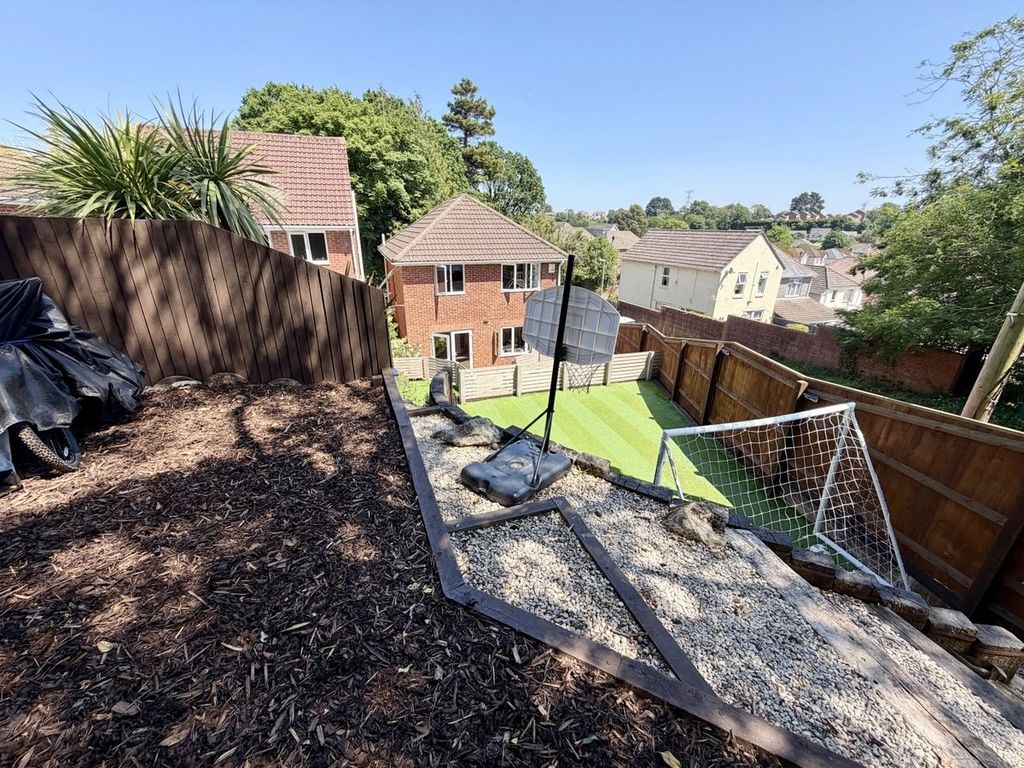 Property photo 2 of 26