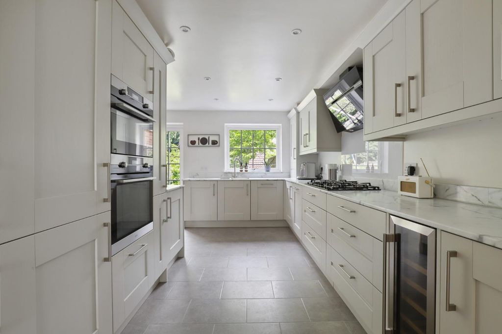 Property photo 2 of 16 04-4402Jhpropworld - 60 Crystal Palace Park Road -