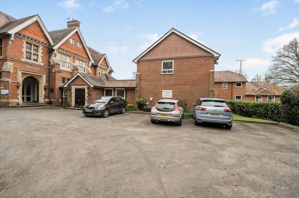 Property photo 1 of 17 1435671-1-69cd373...