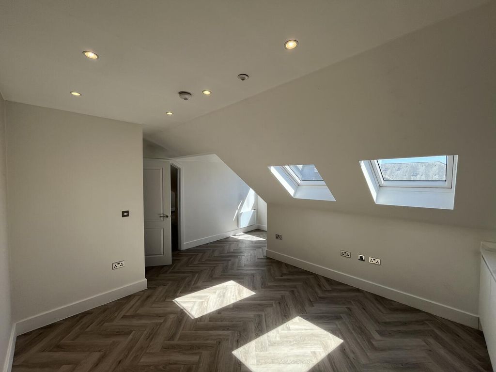 Property photo 2 of 9 Loft