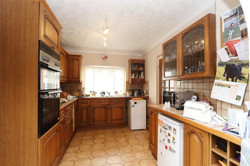 Property photo 3 of 12 Kitchen