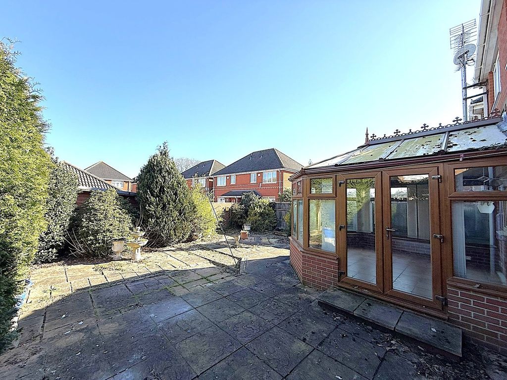 Property photo 2 of 27