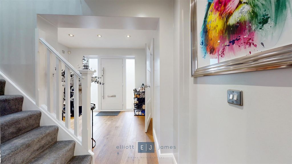 Property photo 2 of 22