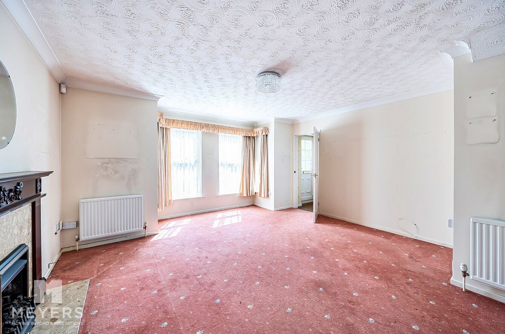 Property photo 3 of 13
