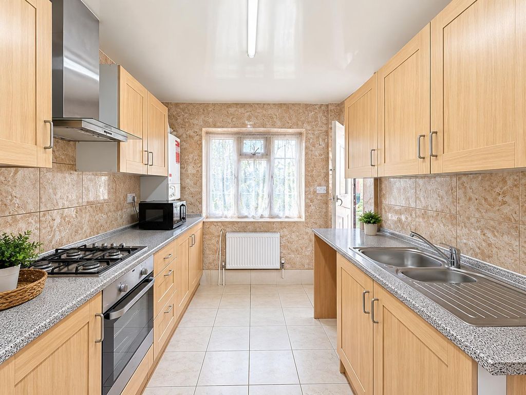 Property photo 1 of 7 Mallard Court, Kingsbury, Nw9 8Jr (4)