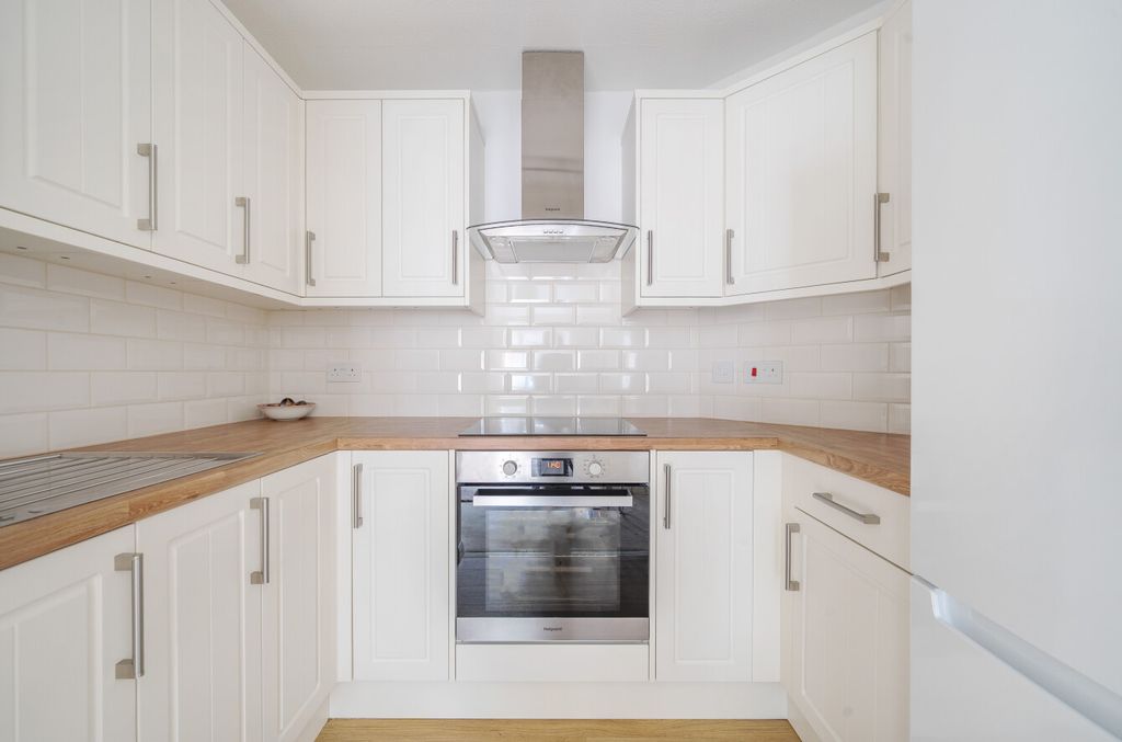 Property photo 2 of 17 1363016-20-68F772...