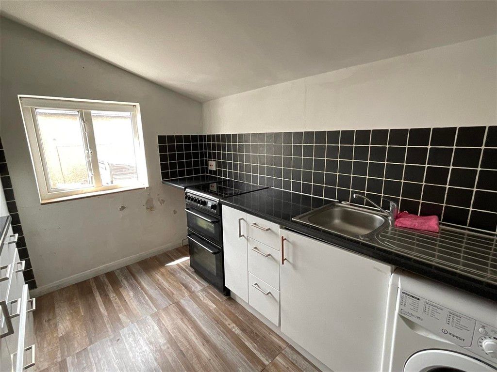 Property photo 1 of 6 Kitchen