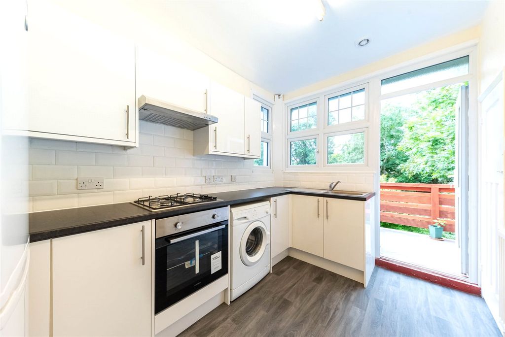 Property photo 2 of 7 Picture No. 24