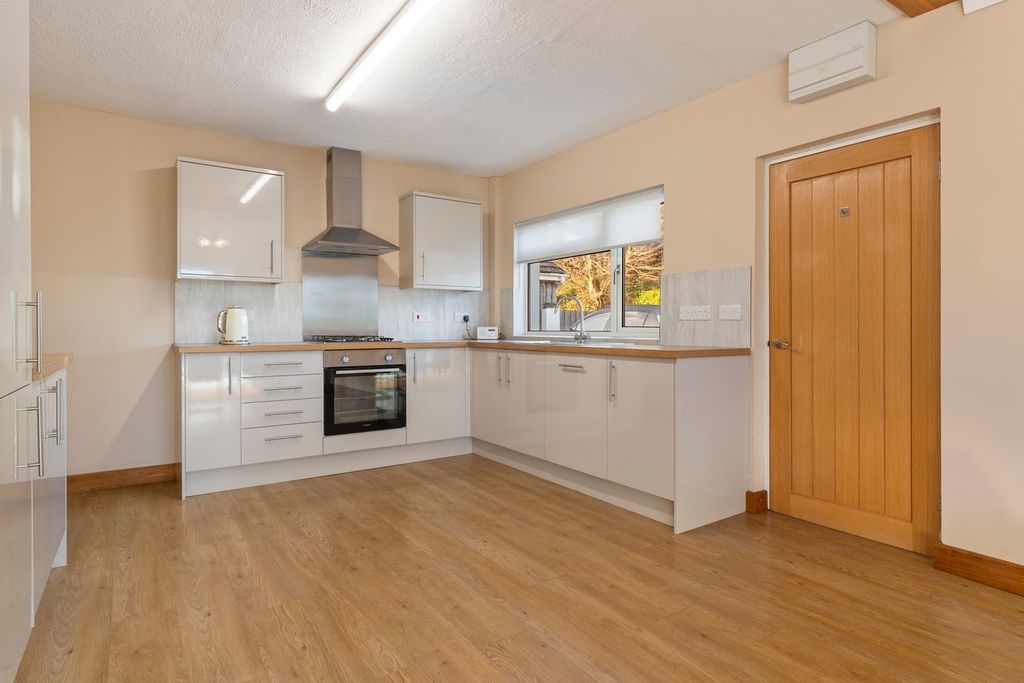 Property photo 2 of 30