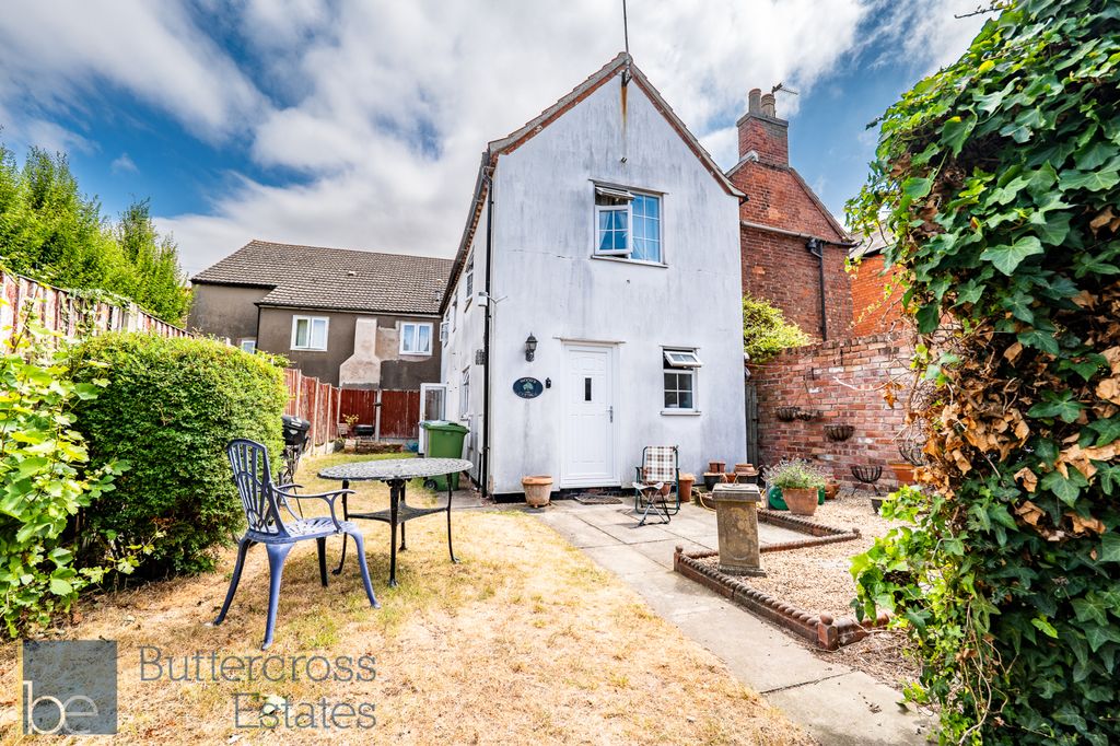 Property photo 1 of 18 Woods Cottage