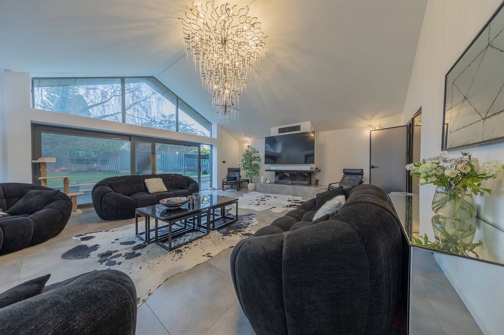 Property photo 2 of 14