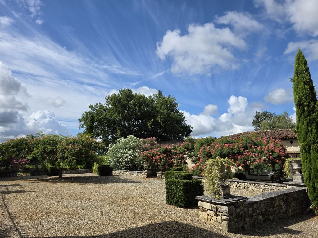 Property photo 3 of 23