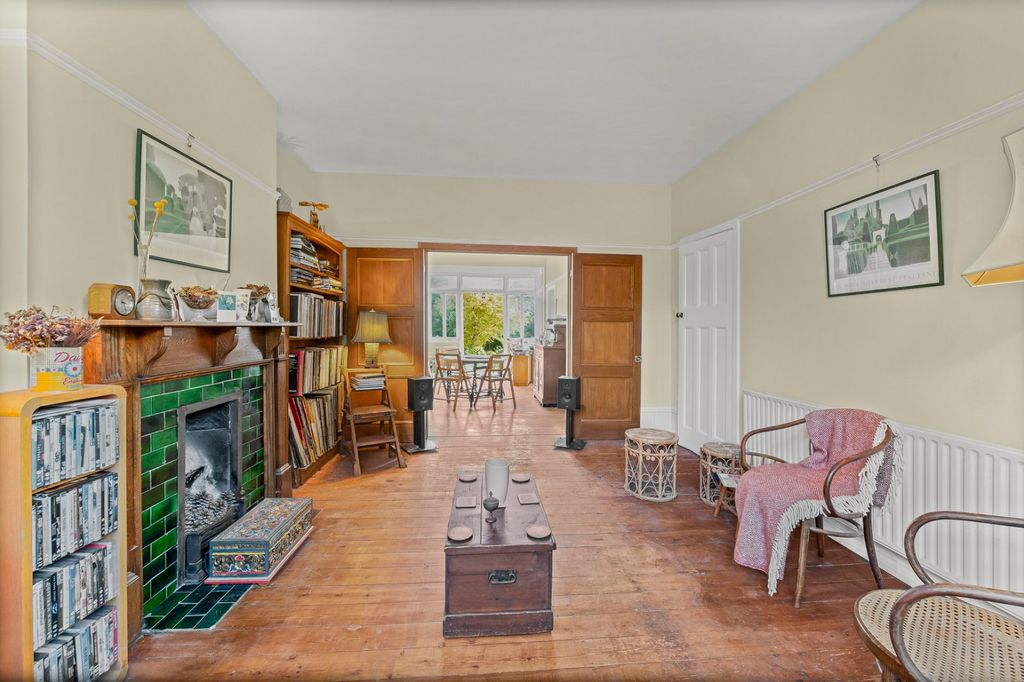 Property photo 3 of 25