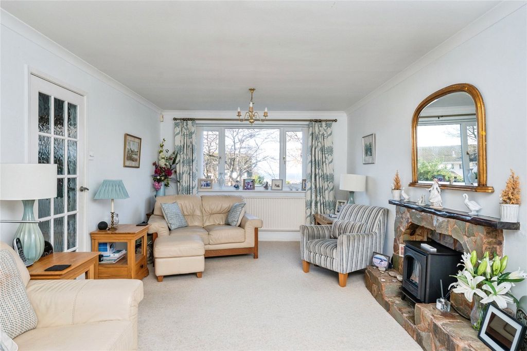 Property photo 3 of 35 Lounge