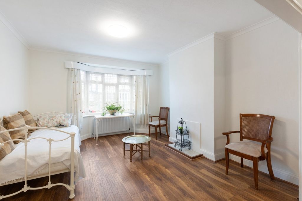 Property photo 2 of 23