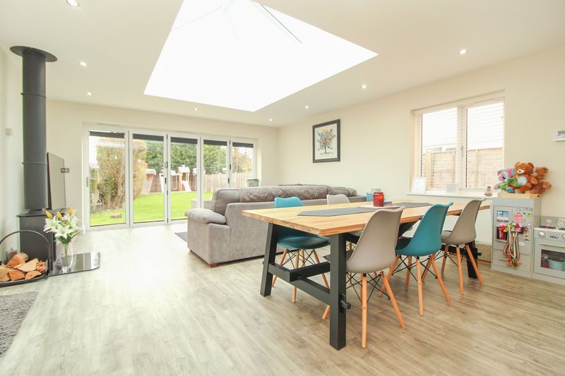 Property photo 3 of 29 Family Room/Diner