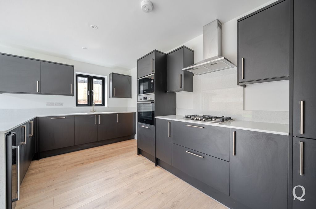 Property photo 2 of 33 144A35A9-72Ac-409...