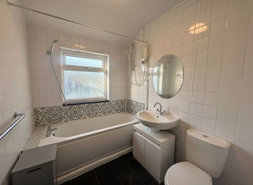 Property photo 3 of 12 Bathroom